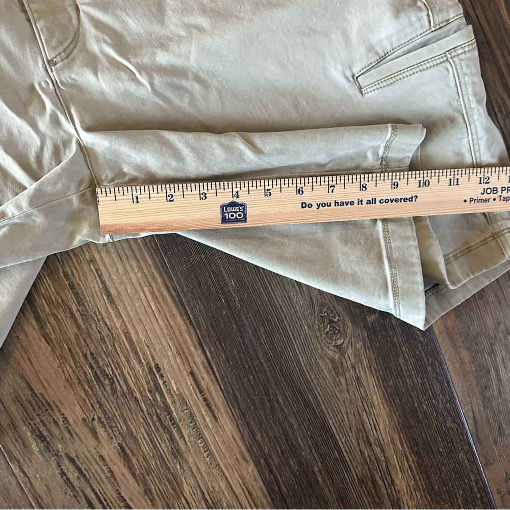 Tommy Bahama men's 36 khaki tan shorts soft - Picture 9 of 9